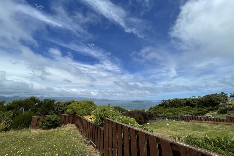 Photo of property in 30 Somes Crescent, Newlands, Wellington, 6037