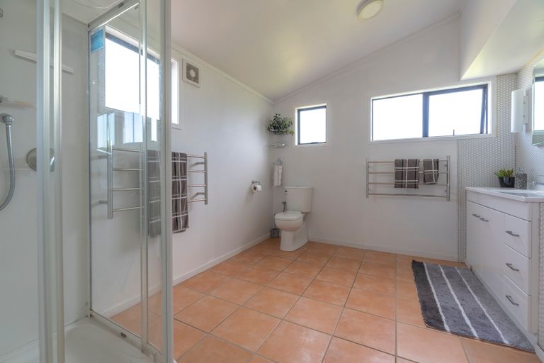 Photo of property in 38 Riddell Road, Kerikeri, 0230