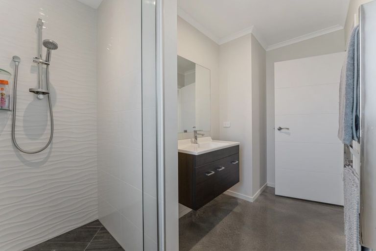 Photo of property in 2 Piharau Crescent, Hurdon, New Plymouth, 4310