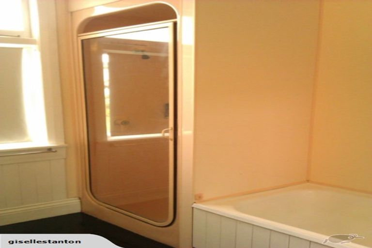 Photo of property in 33 Dublin Street, Martinborough, 5711