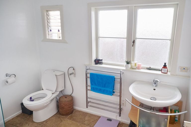 Photo of property in 5 Withers Road, Glen Eden, Auckland, 0602