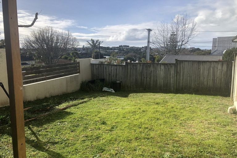 Photo of property in 2/57 Gladstone Road, Northcote, Auckland, 0627