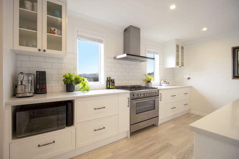 Photo of property in 16 Schooner Drive, Whitby, Porirua, 5024