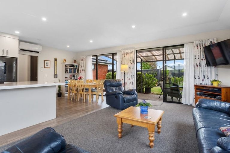 Photo of property in 16 Chestnut Place, Rangiora, 7400