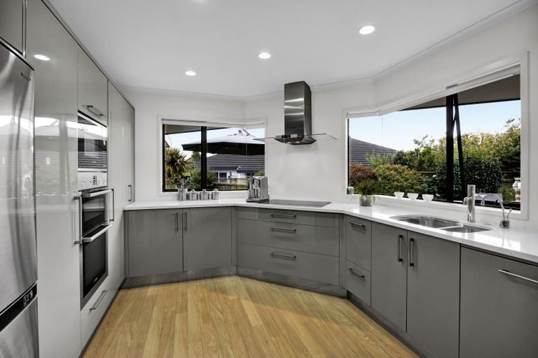 Photo of property in 3b Larsen Place, Merrilands, New Plymouth, 4312