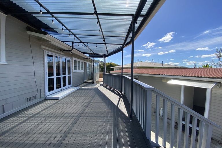 Photo of property in 53 Chatsworth Crescent, Pakuranga Heights, Auckland, 2010