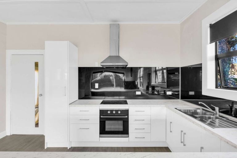 Photo of property in 5 Banks Street, Tolaga Bay, 4077