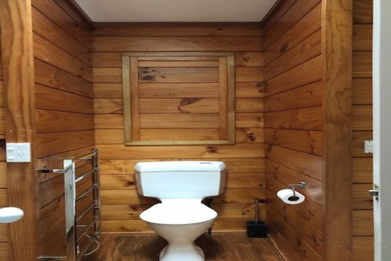 Photo of property in 25 Emlyn Place, Torbay, Auckland, 0630