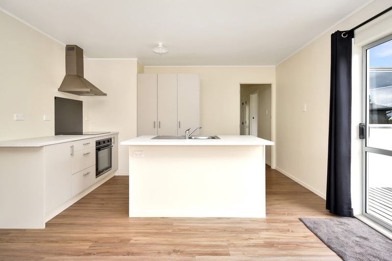 Photo of property in 25a West Harbour Drive, West Harbour, Auckland, 0618
