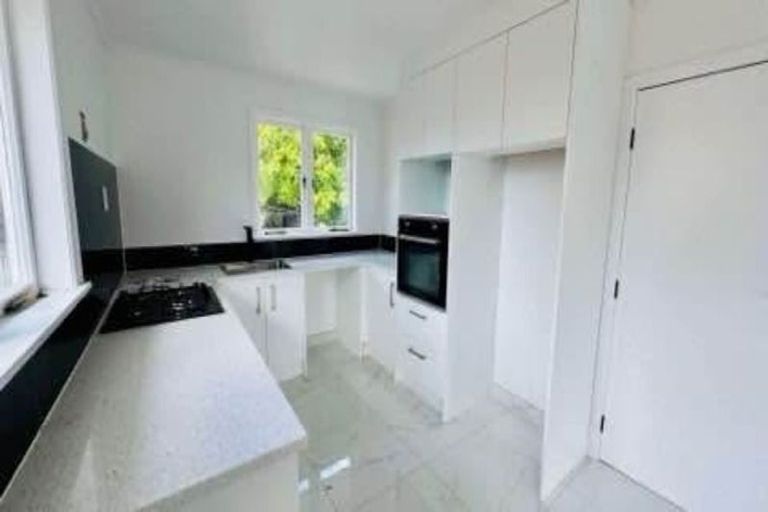 Photo of property in 17 Kuaka Place, New Lynn, Auckland, 0600