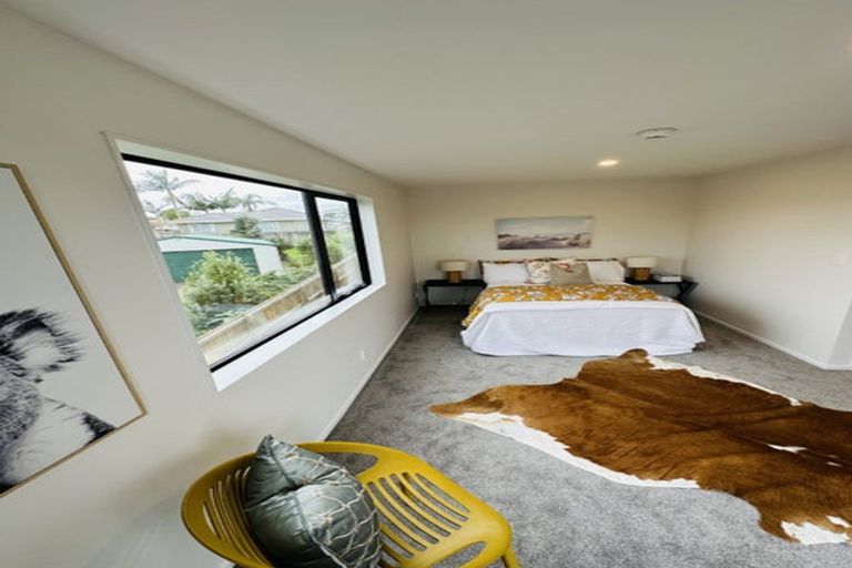 Photo of property in 4d Flaunty Place, West Harbour, Auckland, 0618