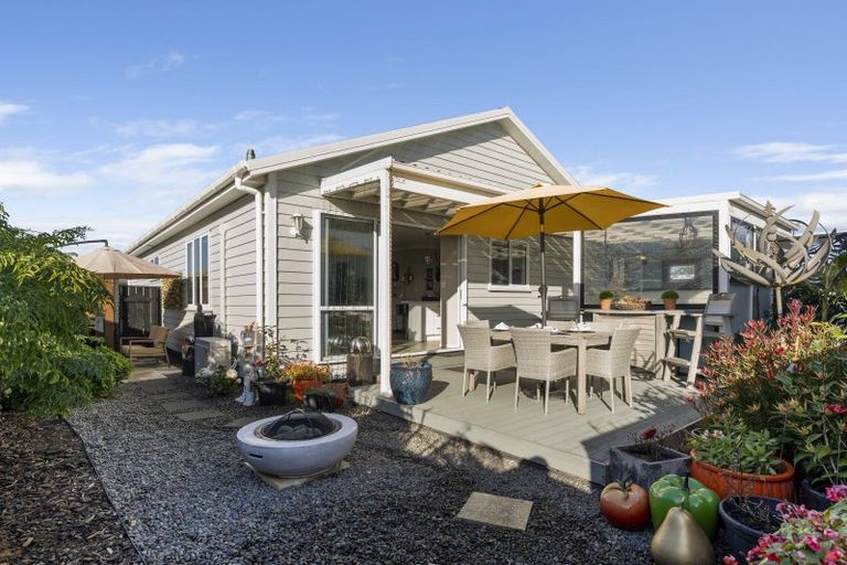 Photo of property in 39 Seagrass Place, Otaki Beach, Otaki, 5512
