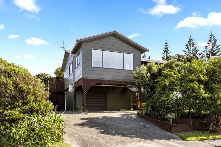 Photo of property in 21 Tuna Terrace, Titahi Bay, Porirua, 5022
