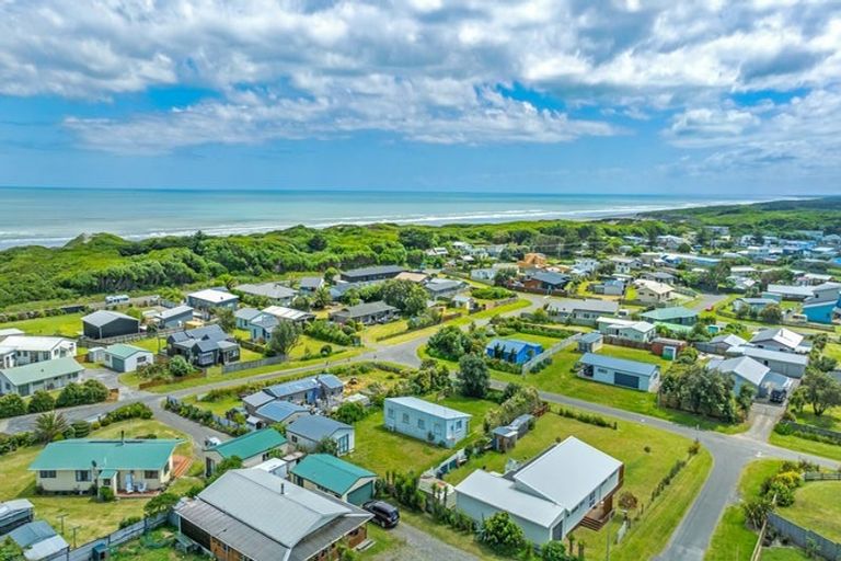 Photo of property in 45 Te Kiri Street, Himatangi Beach, Foxton, 4891