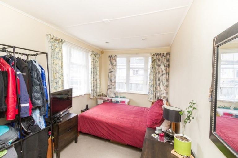 Photo of property in 21 Hinau Street, Tawa, Wellington, 5028