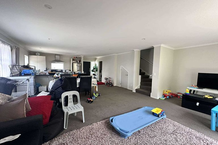 Photo of property in 8/20 Glanmire Road, Newlands, Wellington, 6037