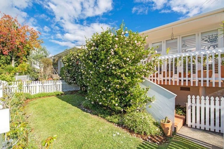 Photo of property in 1/24 Liston Crescent, Cockle Bay, Auckland, 2014