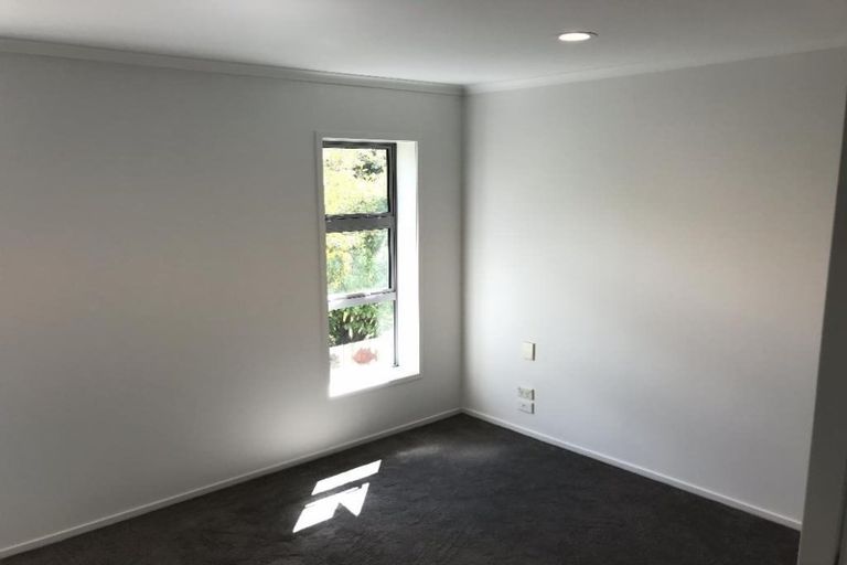 Photo of property in 8/13 Kaihu Street, Northcote, Auckland, 0627