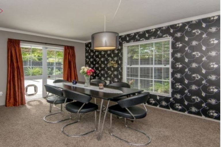 Photo of property in 2/244 Memorial Avenue, Burnside, Christchurch, 8053