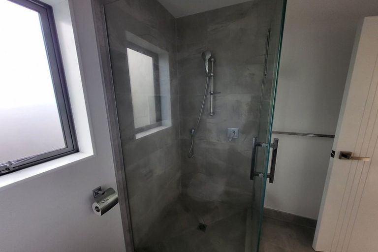 Photo of property in 12 Mallard Place, Unsworth Heights, Auckland, 0632