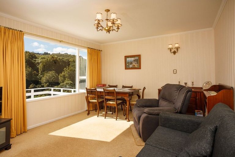 Photo of property in 4 Panorama Grove, Harbour View, Lower Hutt, 5010