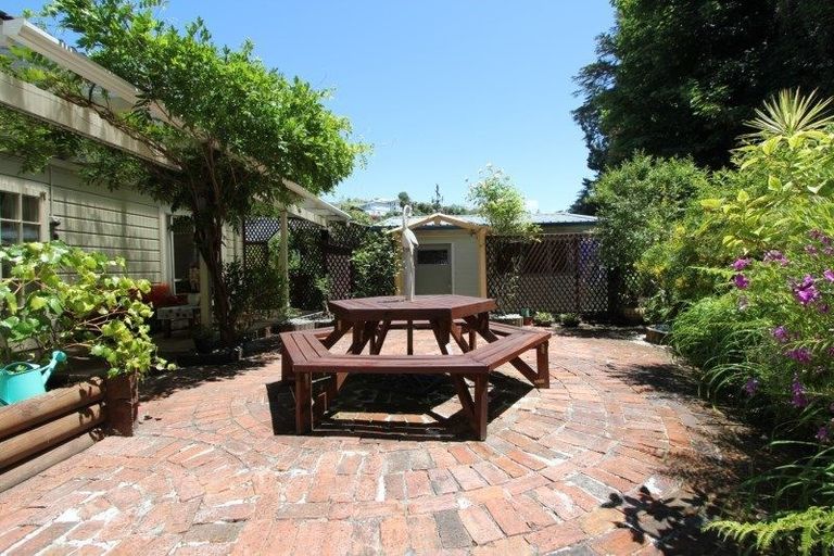 Photo of property in 10 Coote Road, Bluff Hill, Napier, 4110