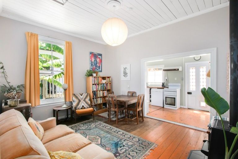 Photo of property in 48 Faraday Street, Hospital Hill, Napier, 4110