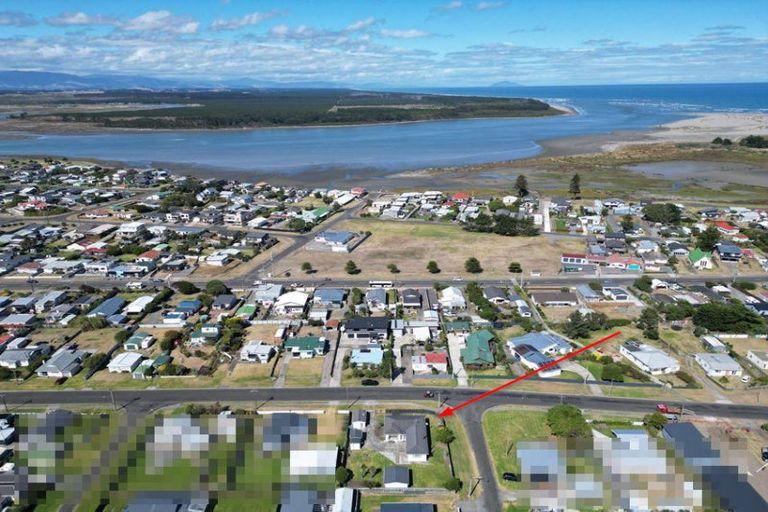 Photo of property in 23 Pratt Avenue, Foxton Beach, Foxton, 4815