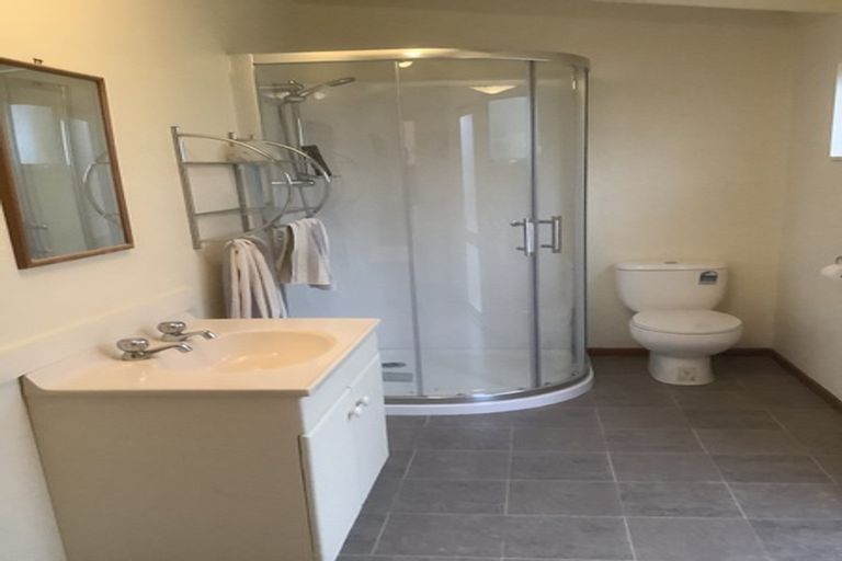 Photo of property in 1/98 Chislehurst Street, Henderson, Auckland, 0612