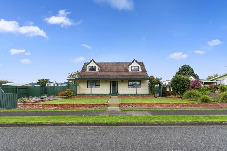 Photo of property in 14 Rimu Street, Levin, 5510