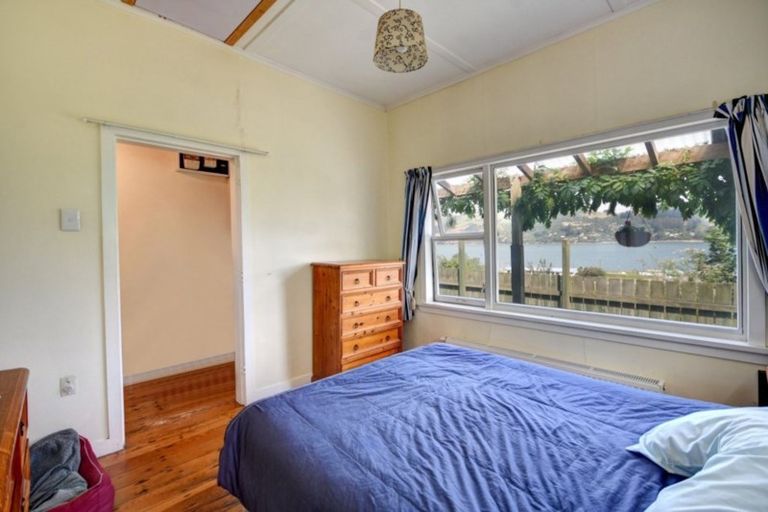Photo of property in 1 Ocean View Road, Ravensbourne, Dunedin, 9022