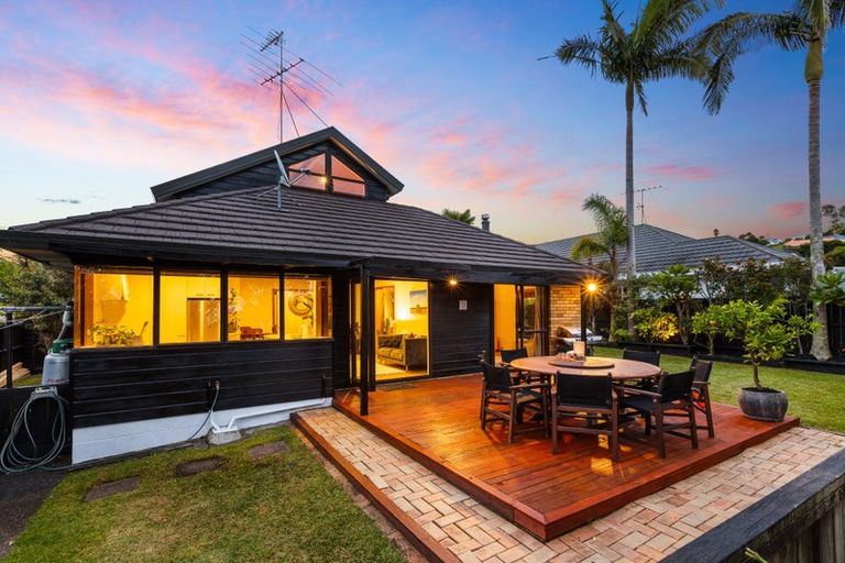 Photo of property in 5 Crestview Place, Browns Bay, Auckland, 0630