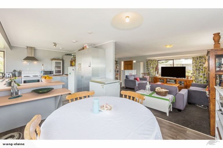 Photo of property in 1/66 Hogans Road, Glenfield, Auckland, 0629