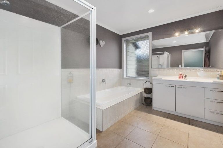 Photo of property in 1 Woburn Court, Rototuna North, Hamilton, 3210