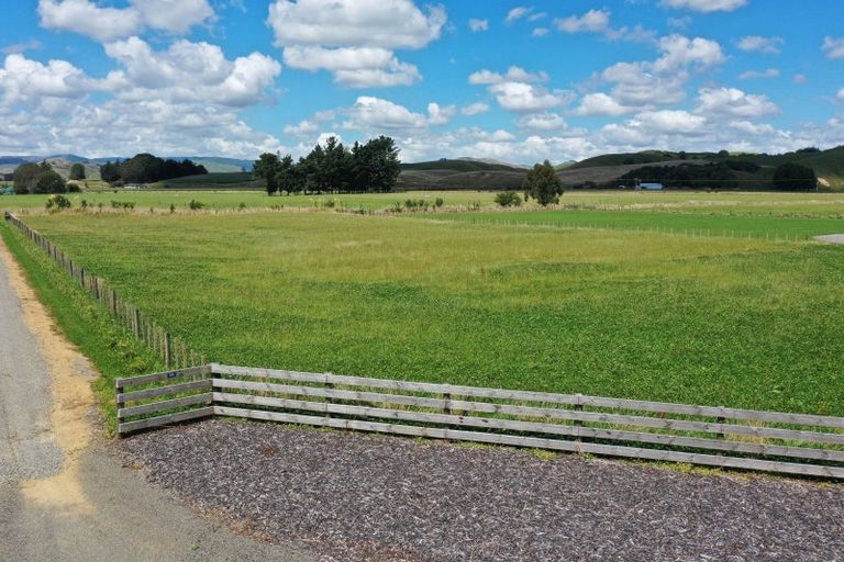 Photo of property in 48 Oparatai Road, Mangatainoka, Pahiatua, 4982