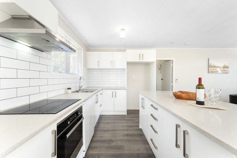 Photo of property in 95 Riverpark Crescent, Henderson, Auckland, 0610