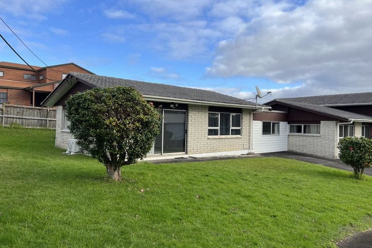 Photo of property in 1 Cleve Road, Green Bay, Auckland, 0604