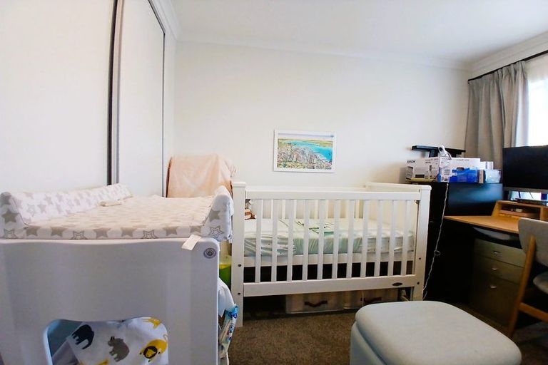 Photo of property in 3 Huataki Road, Northcote, Auckland, 0627