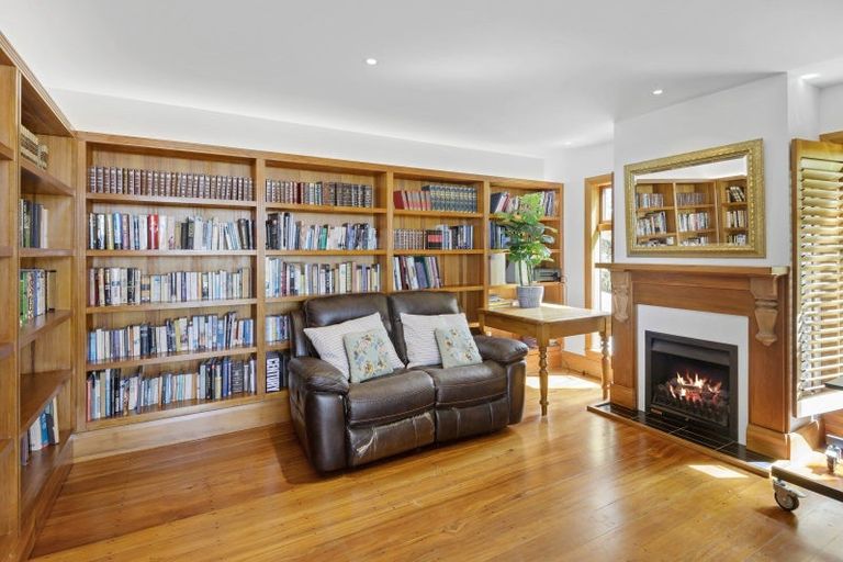 Photo of property in 9 Aranoni Track, Clifton, Christchurch, 8081