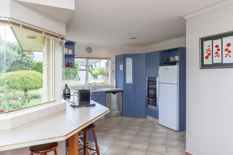 Photo of property in 90 Realm Drive, Paraparaumu, 5032