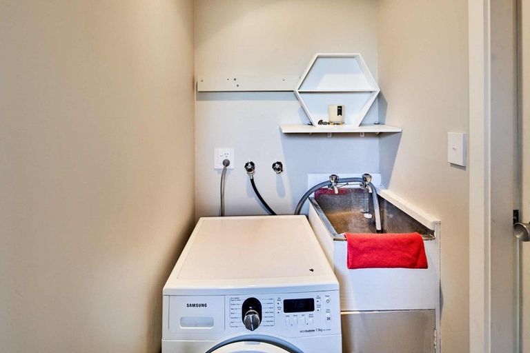 Photo of property in 33 Acacia Avenue, Maungaraki, Lower Hutt, 5010