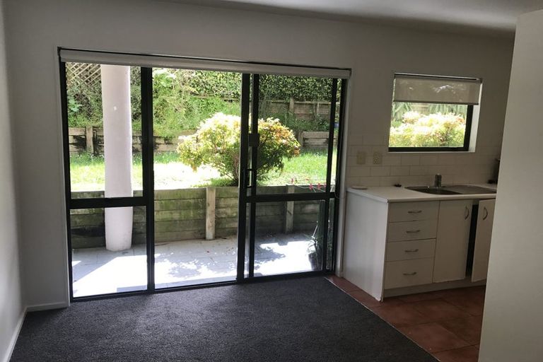Photo of property in 2 Horizon Way, West Harbour, Auckland, 0618