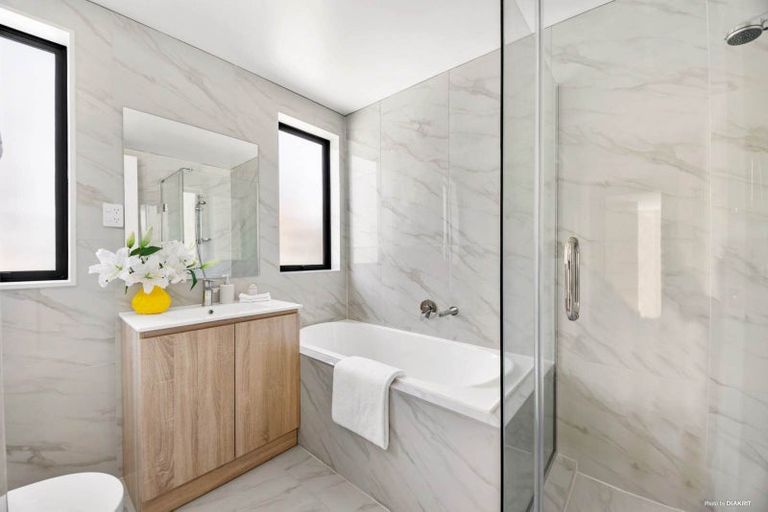 Photo of property in 3/101 Hobsonville Road, West Harbour, Auckland, 0618