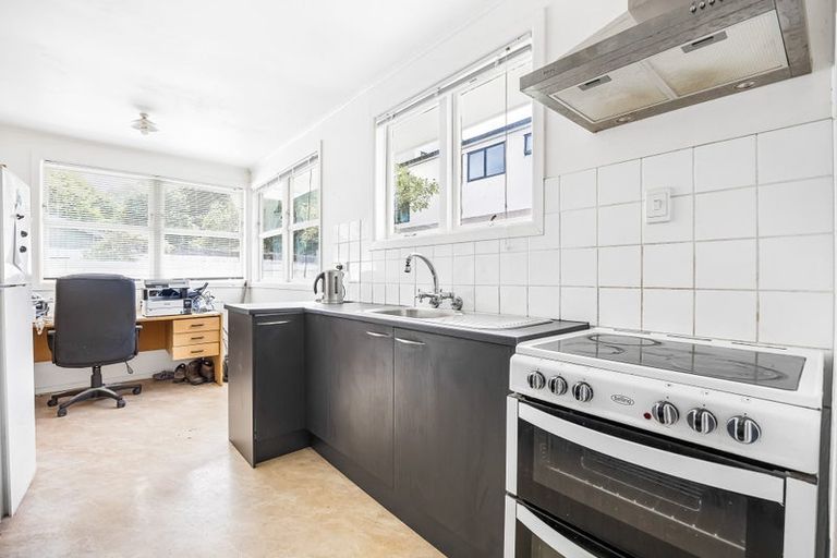 Photo of property in 27 Choice Avenue, Henderson, Auckland, 0612