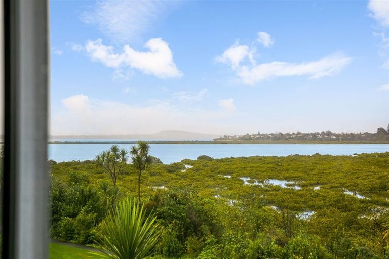 Photo of property in 9s Clearwater Cove, West Harbour, Auckland, 0618