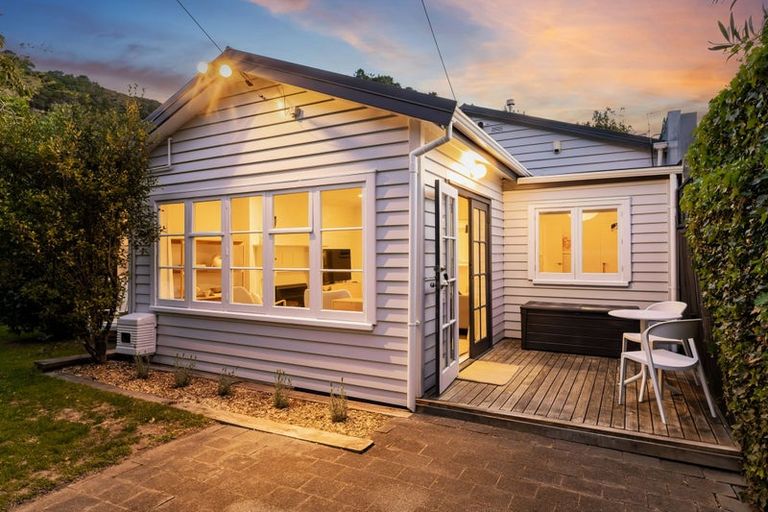 Photo of property in 4 Totara Street, Eastbourne, Lower Hutt, 5013