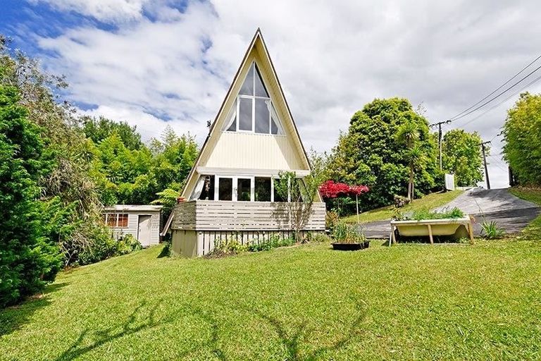 Photo of property in 24 Cornwall Street, Te Atatu South, Auckland, 0610