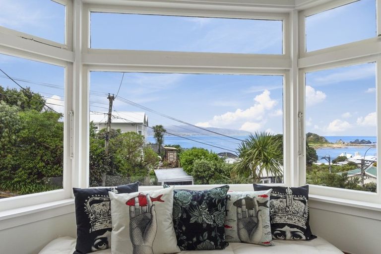 Photo of property in 7 Knoll Street, Island Bay, Wellington, 6023