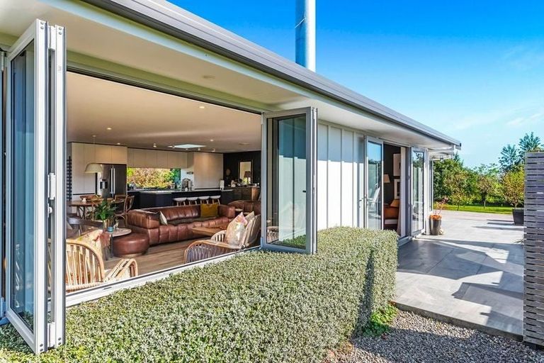 Photo of property in 1037 State Highway 1, Te Horo, Otaki, 5581