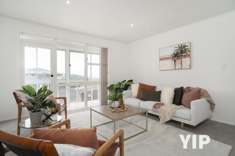 Photo of property in 10 Edgecombe Street, Newlands, Wellington, 6037